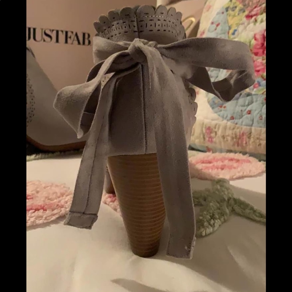 Grey Heels - Picture 3 of 4